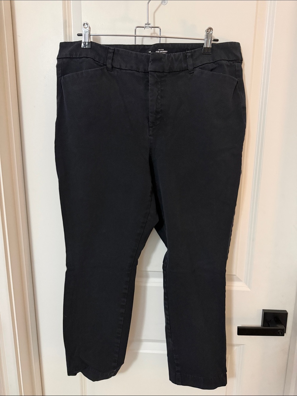 Old Navy Black Pixie Cropped Straight-Leg Jeans